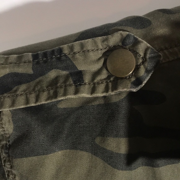 Staring at stars camo button front shirt - Picture 4 of 7